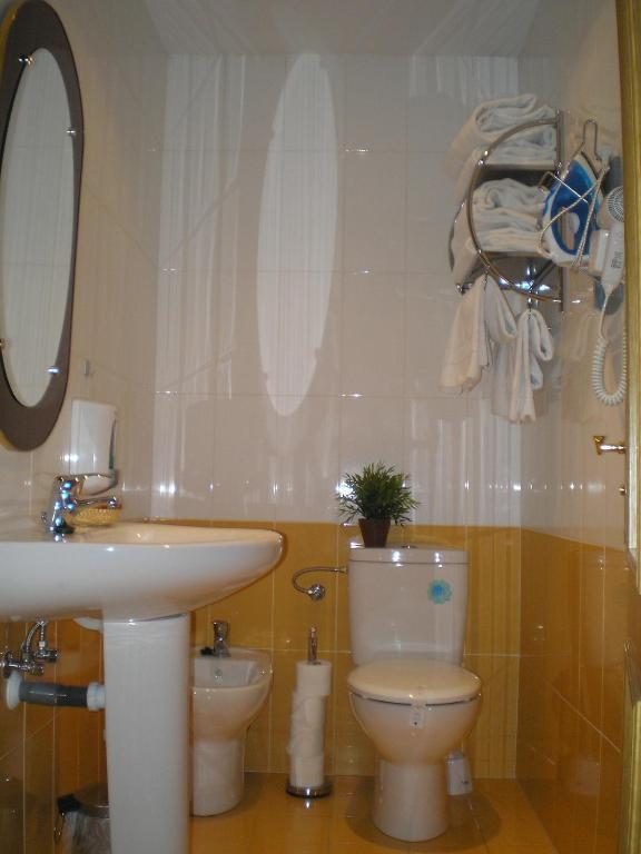 Apartamentos Turisticos Reyes Catolicos Saragosse Chambre photo
